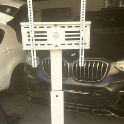  Outdoor FITUEYES Iron Base Swivel Floor TV Stand FITUEYES Iron Base Swivel Floor TV Stand Mount for TVs Up to 55 - 26 -55 INCHES - 55 inches - White