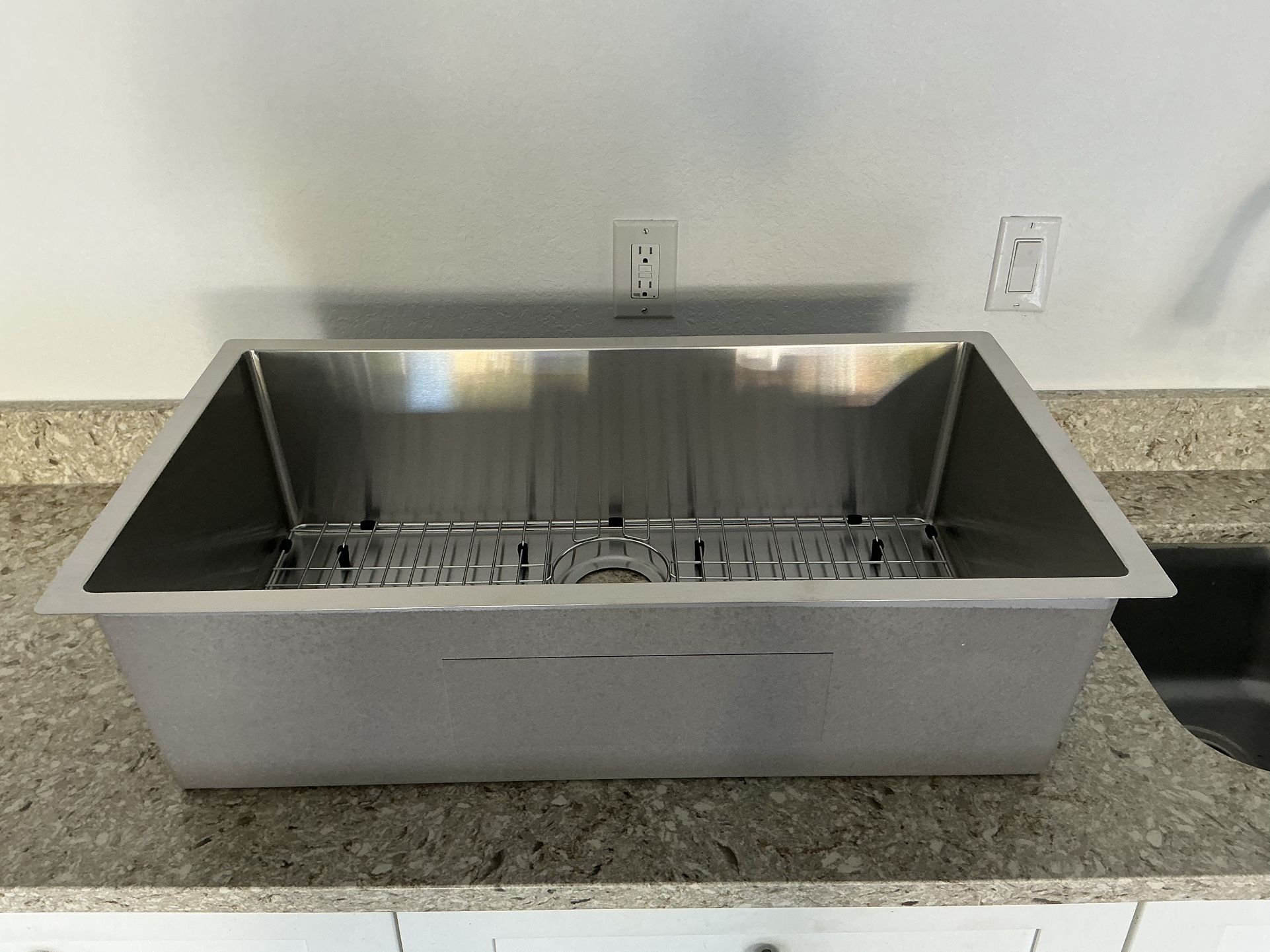 Stainless Steel Kitchen Sink - 32" x 18" with Grid and Drain