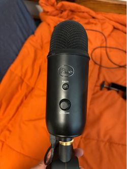 Blue Yeti Blackout Mic with boom arm
