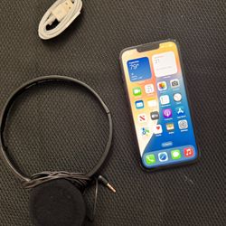 iPhone 13 128GB unlocked comes with case, charger and earphones. COMES WITH FREE IPHONE 5 if bought at this price $299