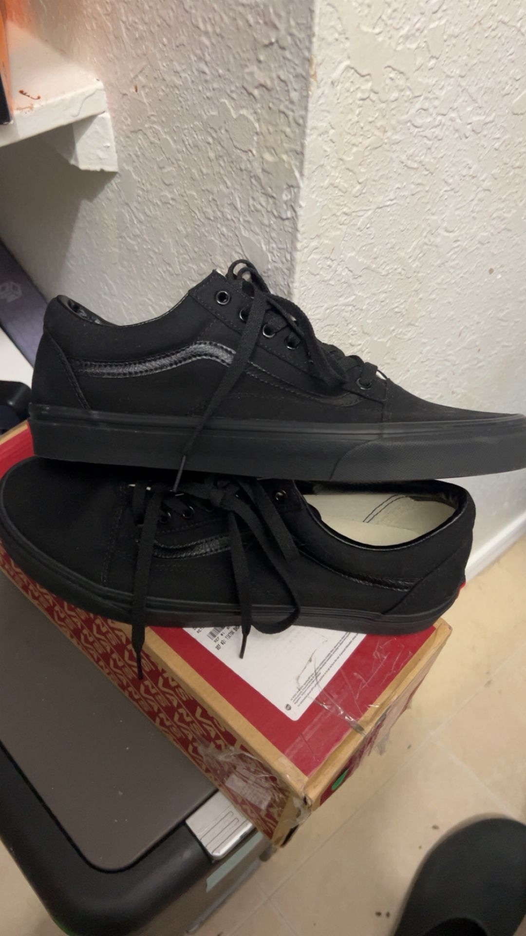 old skool black vans size 11.5 in men