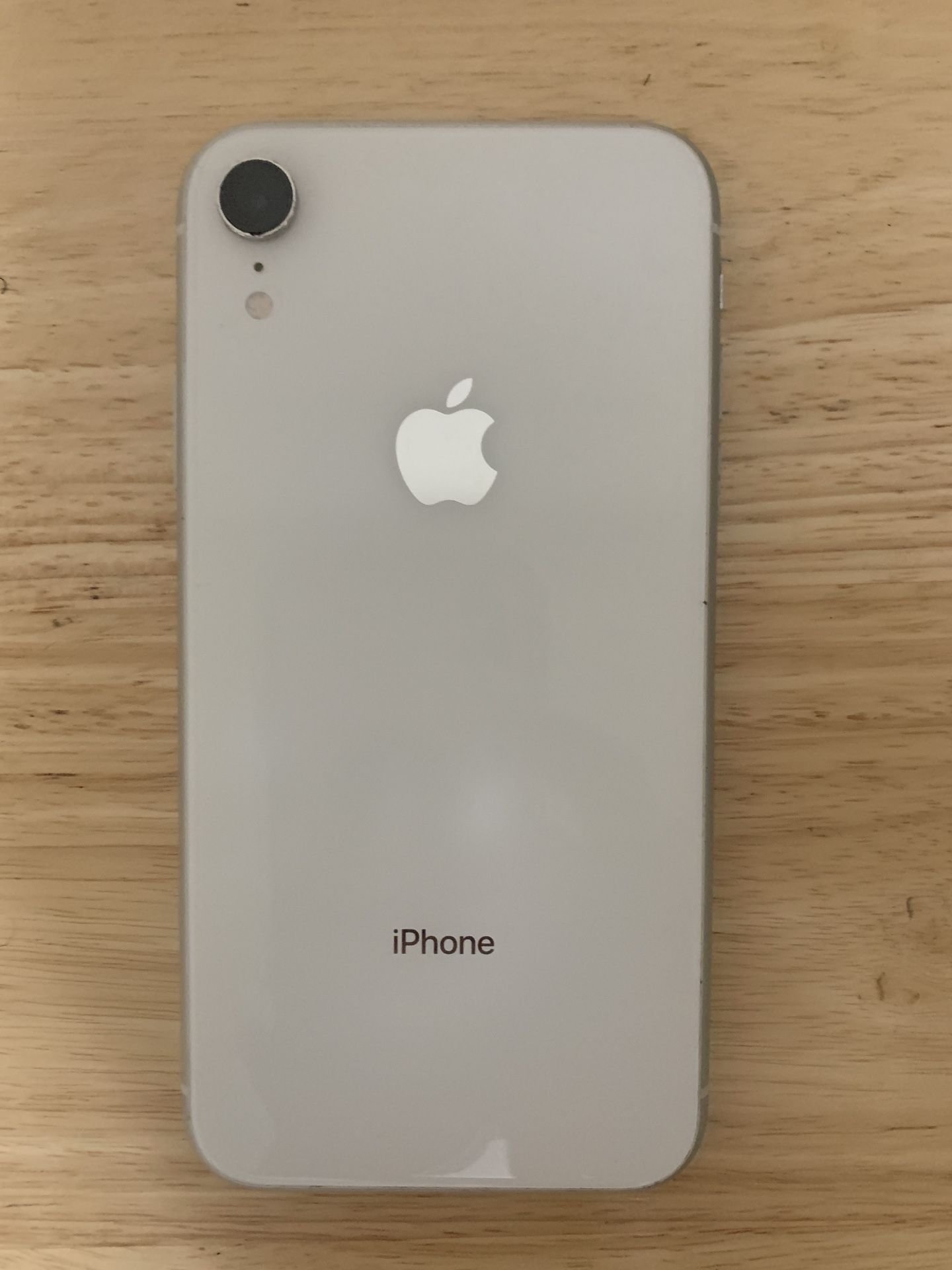 iPhone XR White Locked (PRICE NEGOTIABLE)