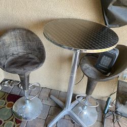 Bar Tables 2 Chairs