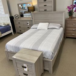 New Queen  Bedroom Set