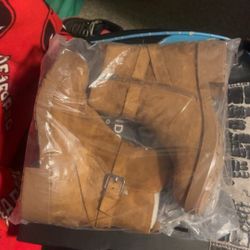 Woman’s 8.5 Heel Boots