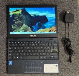 ASUS ultra-portable 11.6-inch laptop / Windows 11 + Office installed (Word Excel etc) 120GB SSD