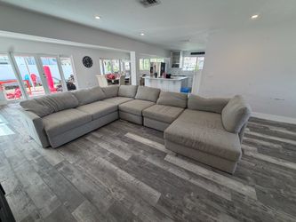 Sectional couch with chaise