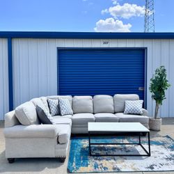 Free Delivery 🚚 | High End Sectional Couch