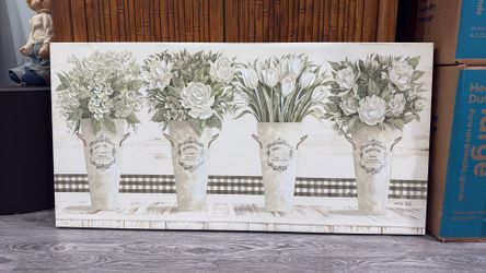 Green and beige flower vase wall decor