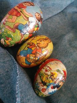 VINTAGE WEST GERMANY NESTING EGGS