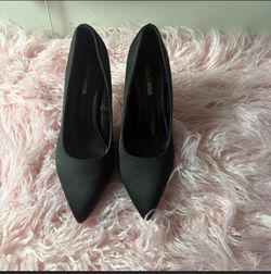 Fashion Nova Black Pointed-Toe Heels