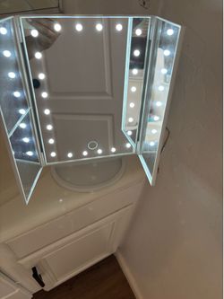 Trifold vanity mirror with LED lights $10