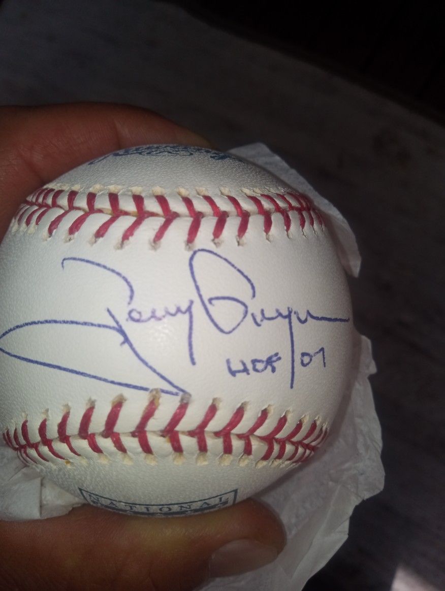 Tony Gywnn Autographed Baseball