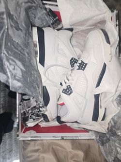 Jordan 4 Retro - New in The Box