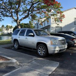 GMC Yukon Denali 2011 Clean Title 