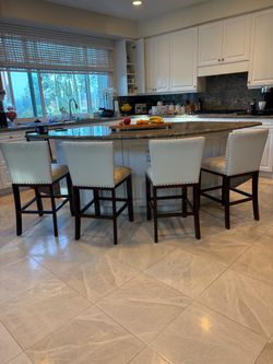 Free counter height barstools (4)