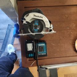18v Makita Powersaw Plus Battery And Charger 