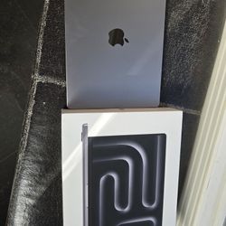 New 2023 MacBook Pro A2918 M3 14" Screen,8gb RAM, 1TB  SSD for Sale or Iphone Trade In