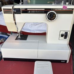 Table Top Sewing Machine Work Perfectly .