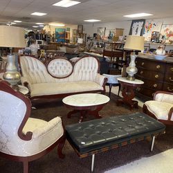 Victorian Style Couch Set With Tables