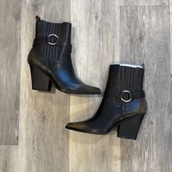 Women’s  distressed zip black booties size 9