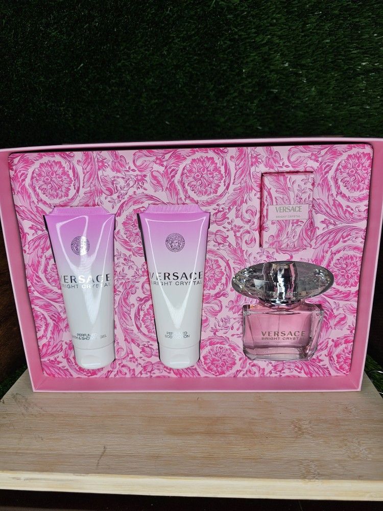 Perfumes Versace Bright Crystal 3oz Set $85