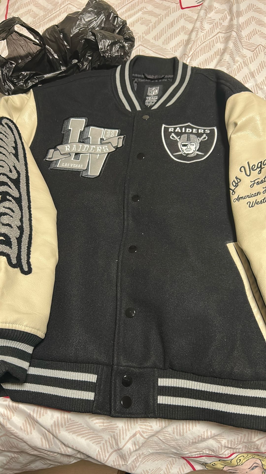 Las Vegas Raiders Brand New Size m
