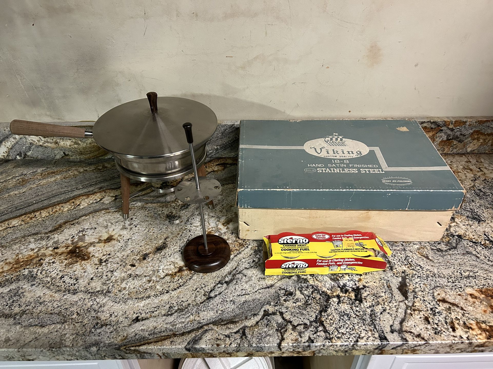 Vintage Viking Custom Quality 18-8 Satin Finished Stainless Steel Model SS-112 Chafing Dish.