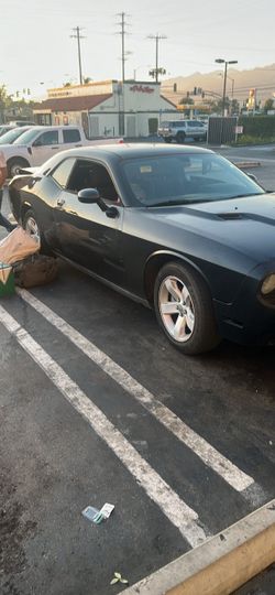 2013 Dodge Challenger v6