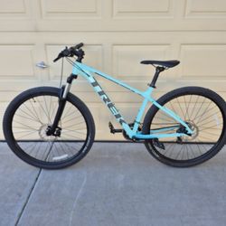 TREK MARLIN 4 MOUNTAIN BIKE, 29ER (M/L FRAME)