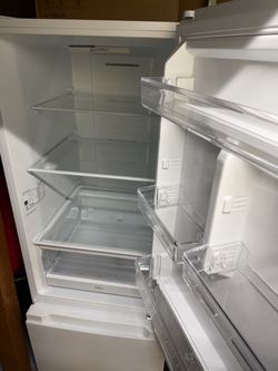 White refrigerator/freezer