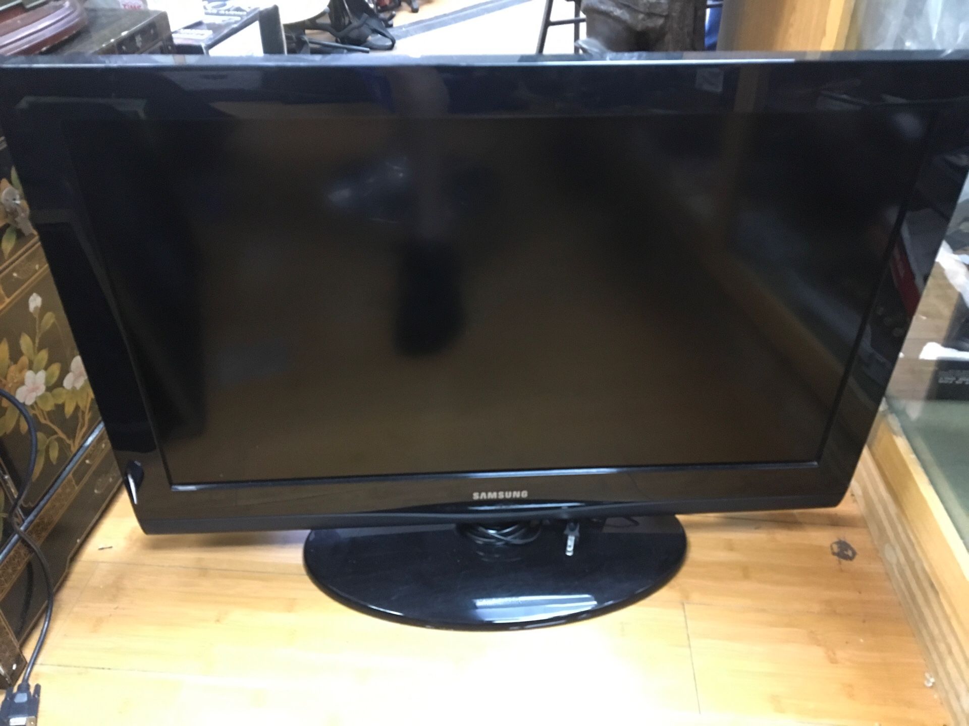 32 inch Samsung tv. Ln32c350d1d.