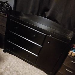 changing table /dresser and crib 