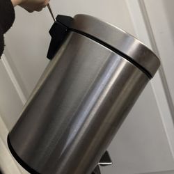 Trash Can (used)
