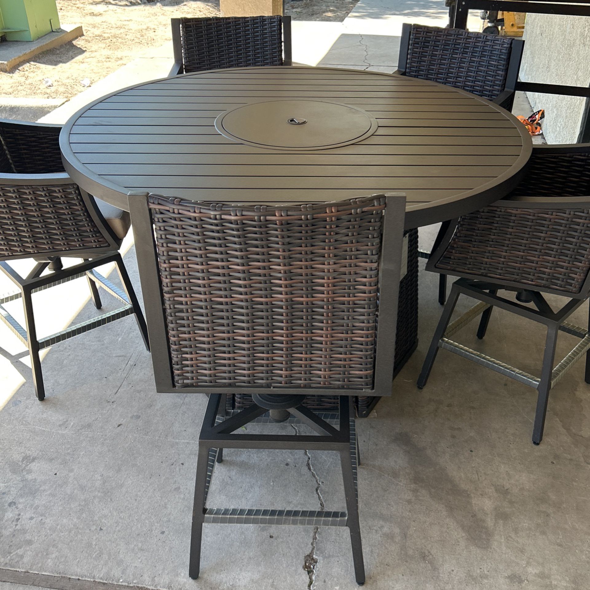 Outdoor Patio Table With Chairs 