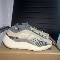 Yeezy 700 V3 “fade Salt” (10) 
