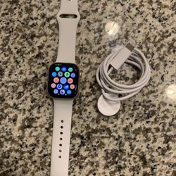 Brand New Apple Watch Series 10 GPS + cellular  42mm Gold with White Band And Charger 