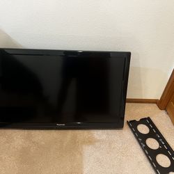 35” Non-smart Panasonic LCD TV