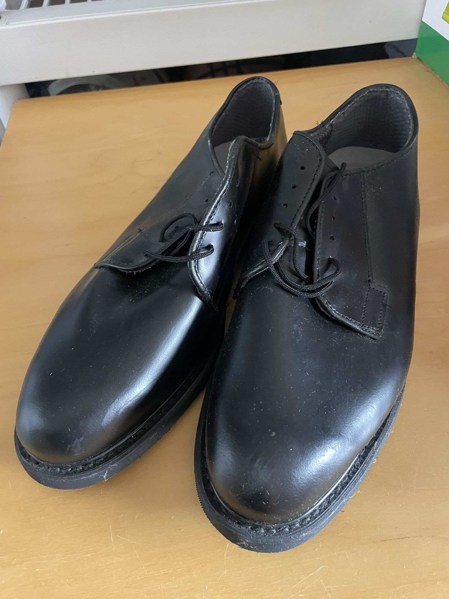 NEW - Men’s Leather Shoes (BATES)