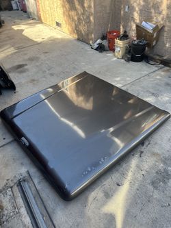 2010 Toyota Tacoma.  Bed cover. Parts
