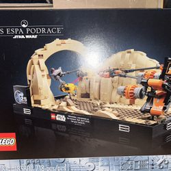  LEGO Star Wars Mos Espa Podrace Diorama Build and Display Set 75380