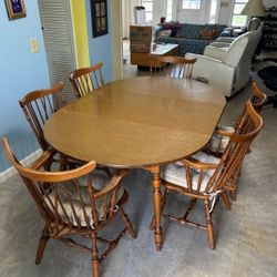 Vintage Hale of Vermont Dining Set - 48" Round to 72" Oval - Excellent