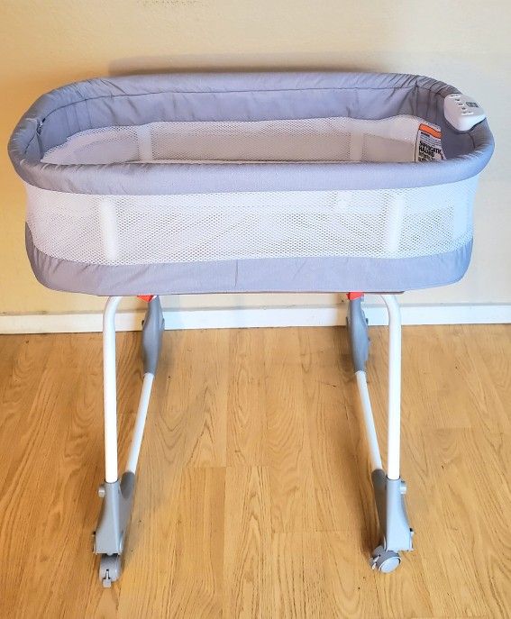 SIMMONS Baby Bassinet With Sounds/Music