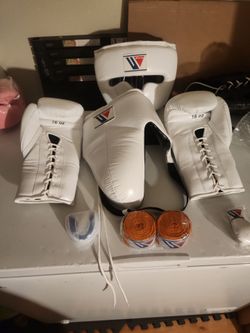 Medium  Sparring set with Free hand wraps included