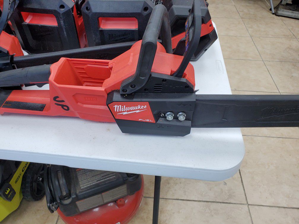 Milwaukee Fuel chainsaw 200$!!! Tool only
