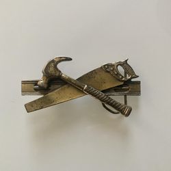 Belt Buckle: 1981 Carpenter’s Tools with Hammer & Saw by The Great American Buckle Co.