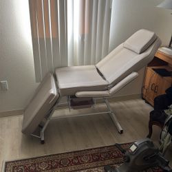 Adjustable Massage Bed With Tray System 