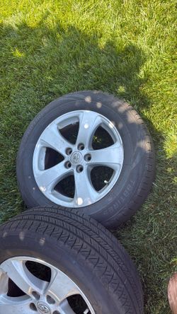 2011 Toyota Sienna Le Wheels & Tires