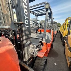 Toyota M7 Forklift 2 Stages Pneumatic 8000 Lbs