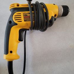 DEWALT Drill, 8.0-Amp, 3/8-Inch, Variable Speed Trigger, Mid-Handle Grip for Comfort, Corded (DWD115K )